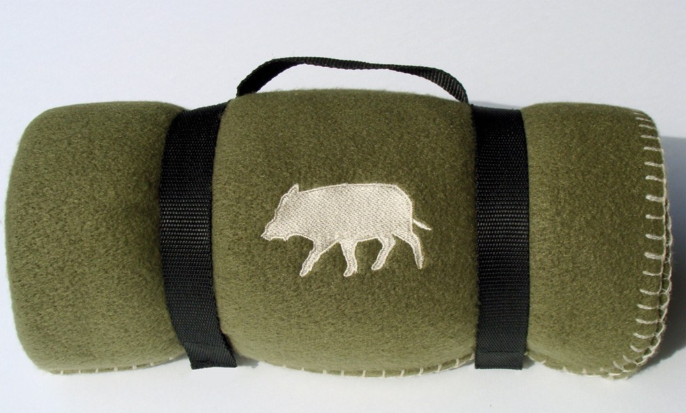 Plaid brodé Sanglier, MADE IN CHASSE - Equipements de chasse MADE IN CHASSE